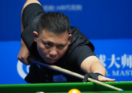 在开球前两 在开球前两